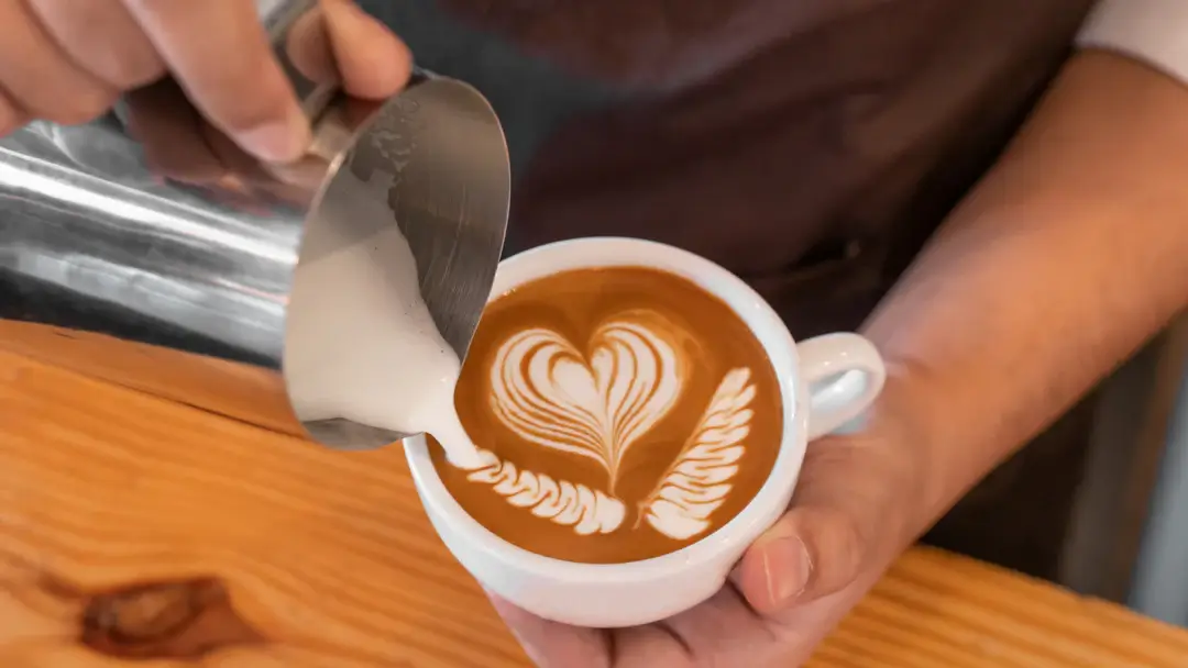 قهوه لاته و لته و طرز خوردن ان 